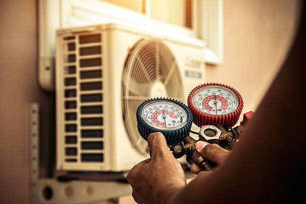Professional Hvac technician working in Hamilton, TX
